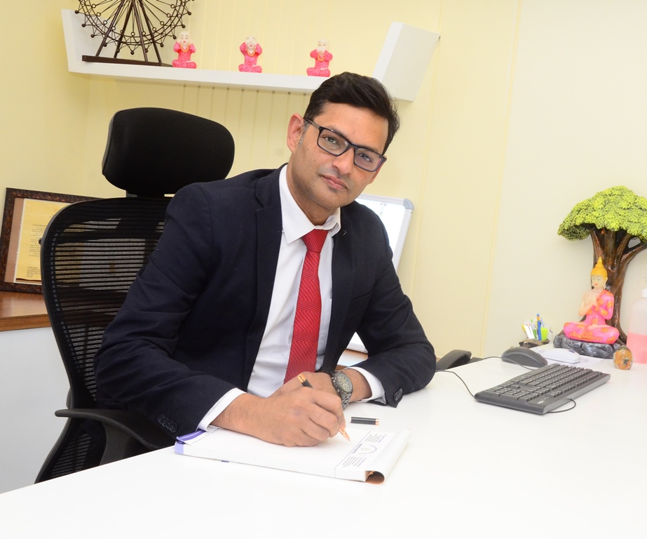  Lavesh Agrawal